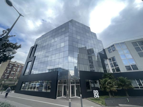 Bureaux rénovés à proximité de la Défense - Nombreux services