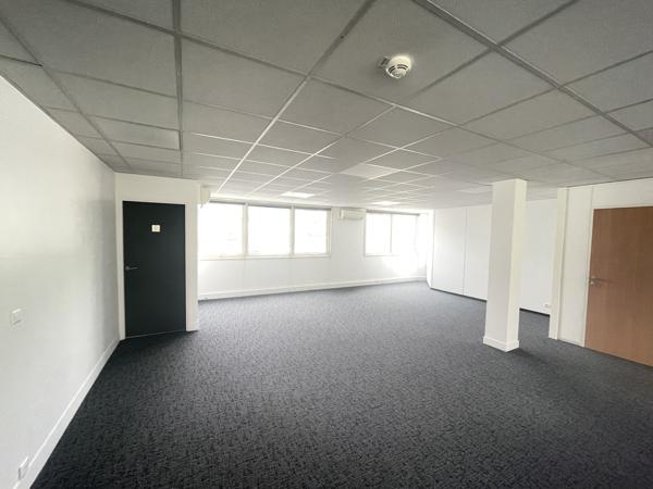 Bureaux rénovés à proximité de la Défense - Nombreux services
