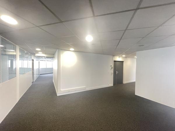 Bureaux rénovés à proximité de la Défense - Nombreux services