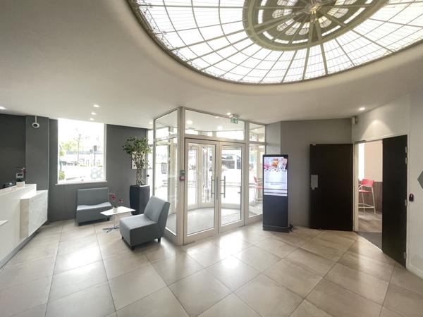 Bureaux rénovés à proximité de la Défense - Nombreux services