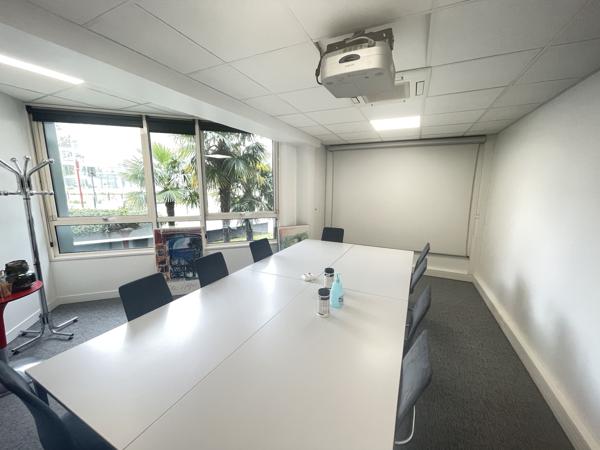 Bureaux rénovés à proximité de la Défense - Nombreux services