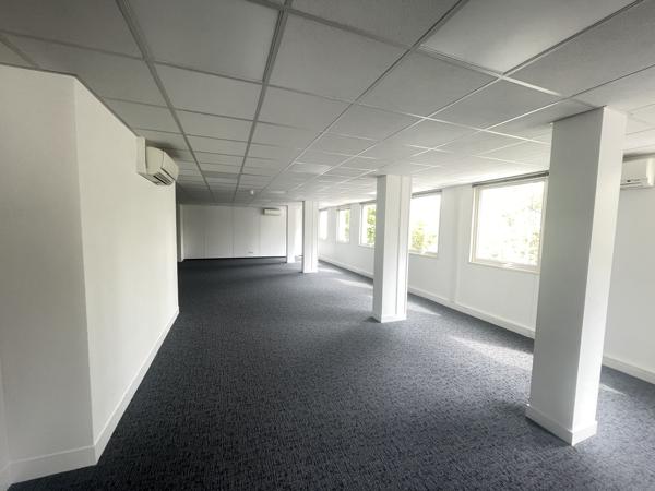 Bureaux rénovés à proximité de la Défense - Nombreux services