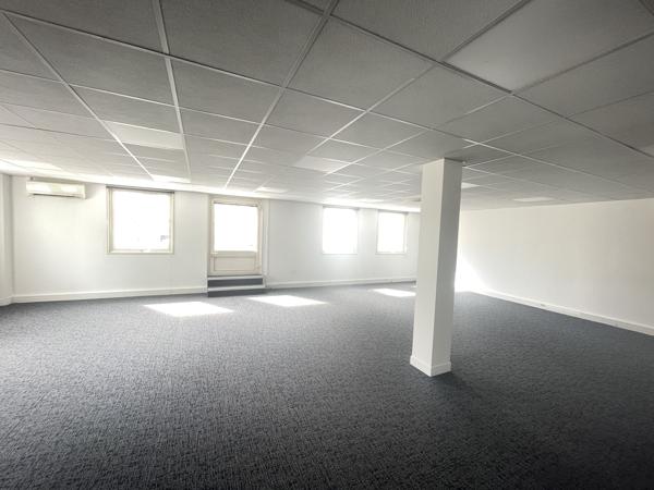 Bureaux rénovés à proximité de la Défense - Nombreux services