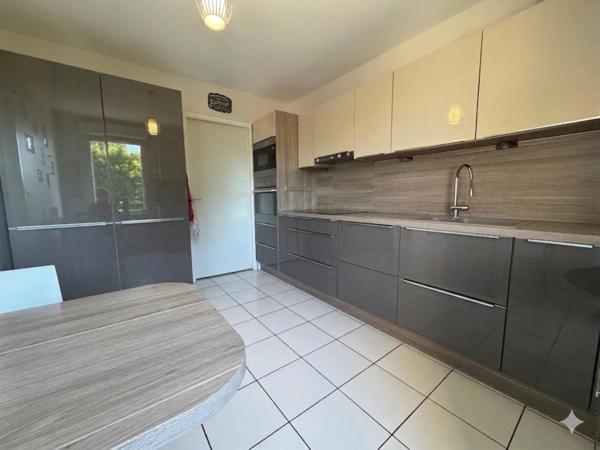 Appartement Amiens 3 pièce(s) 110 m2 , Terrasse,Quartier Saint ANNE -HENRIVILLE , Parkings (2 places) , Cave AMIENS