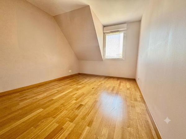 Appartement Amiens 3 pièce(s) 110 m2 , Terrasse,Quartier Saint ANNE -HENRIVILLE , Parkings (2 places) , Cave AMIENS