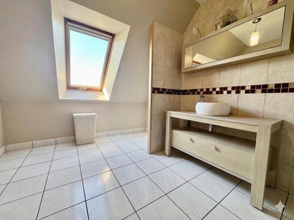 Appartement Amiens 3 pièce(s) 110 m2 , Terrasse,Quartier Saint ANNE -HENRIVILLE , Parkings (2 places) , Cave AMIENS