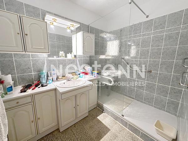 Maison de plain-pied avec véranda, garage et terrain de plus de 500 m² Saint-Martin-de-Crau centre