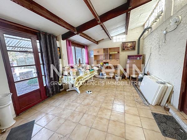 Maison de plain-pied avec véranda, garage et terrain de plus de 500 m² Saint-Martin-de-Crau centre