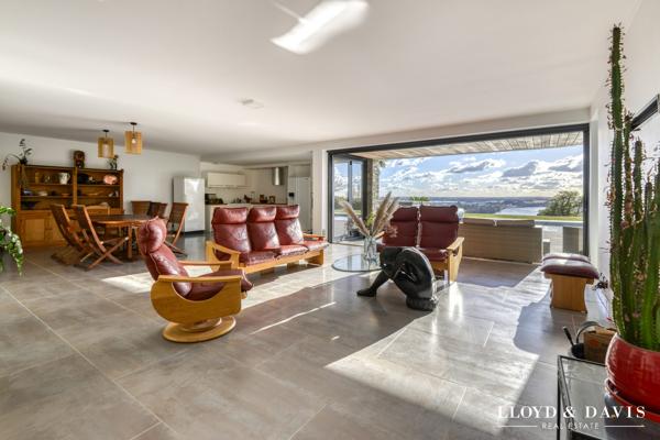 NANTES — VILLA D'ARCHITECTE : PANORAMA UNIQUE ET CONFORT SOLAIRE À 15 MIN DU CENTRE