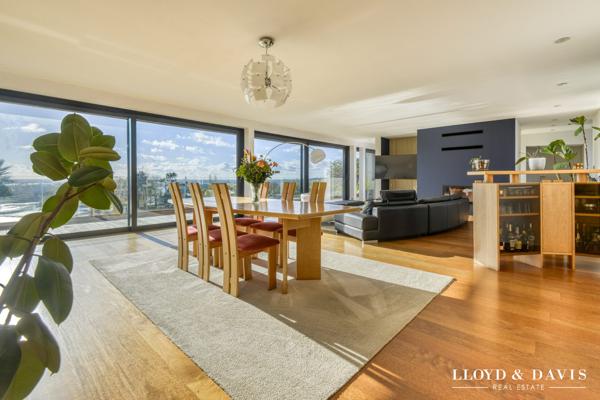 NANTES — VILLA D'ARCHITECTE : PANORAMA UNIQUE ET CONFORT SOLAIRE À 15 MIN DU CENTRE