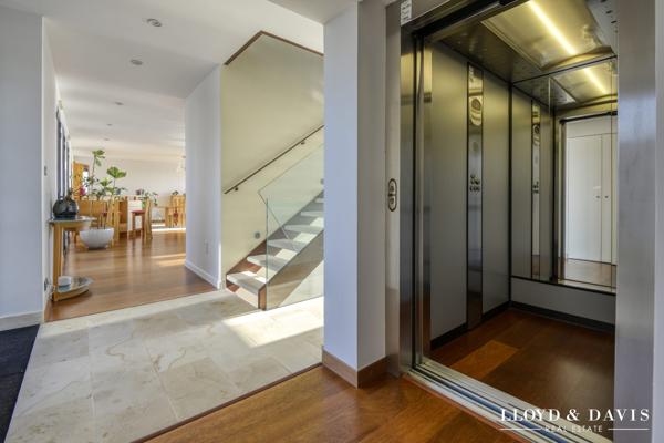 NANTES — VILLA D'ARCHITECTE : PANORAMA UNIQUE ET CONFORT SOLAIRE À 15 MIN DU CENTRE