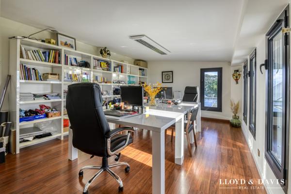 NANTES — VILLA D'ARCHITECTE : PANORAMA UNIQUE ET CONFORT SOLAIRE À 15 MIN DU CENTRE