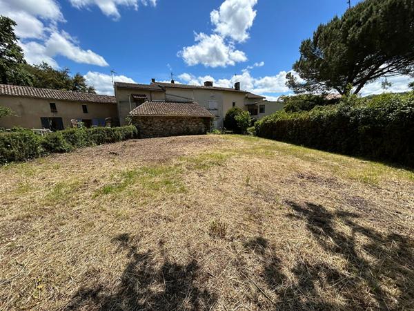 A VENDRE MAISON + JARDIN