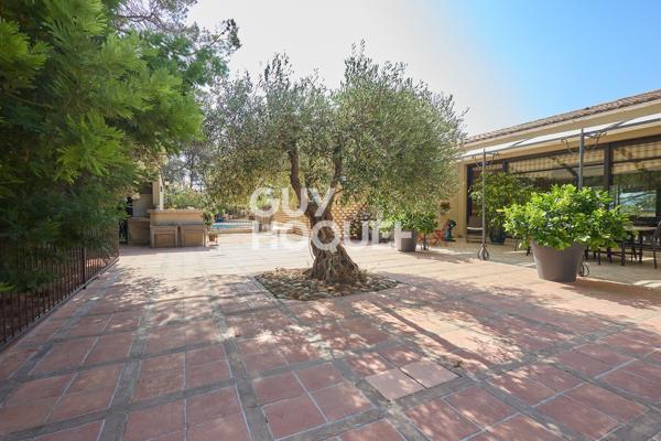 MAISON À VENDRE DE 8 PIÈCES DE 318,00 M²
