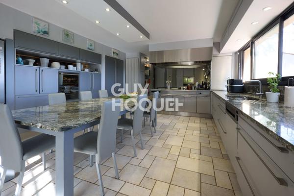 MAISON À VENDRE DE 8 PIÈCES DE 318,00 M²