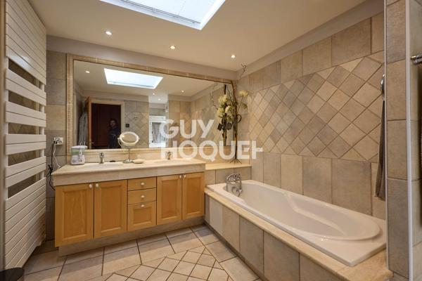 MAISON À VENDRE DE 8 PIÈCES DE 318,00 M²