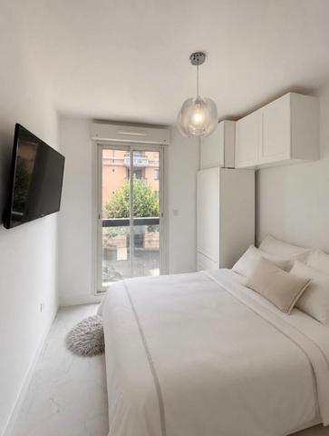 A LOUER - AIX EN PROVENCE - T3 MEUBLE AVEC TERRASSE - PROCHE ROTONDE- 62.28M²