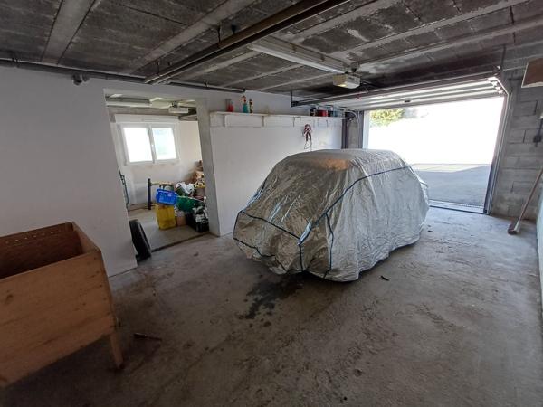 Plougasnou (29630) Plougasnou Primel, maison vue mer avec double garage et bureau professionnel.