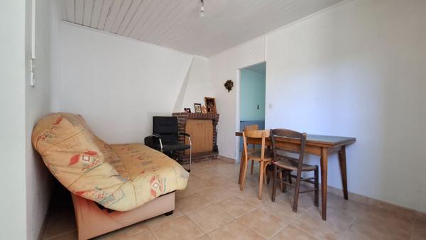 GRANDE MAISON FAMILIALE, 4 CHAMBRES, GARAGE ET DÉPENDANCES.