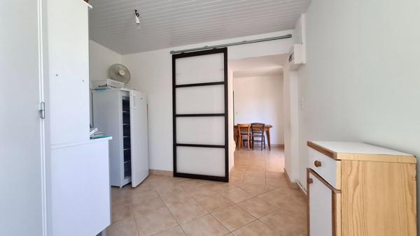 GRANDE MAISON FAMILIALE, 4 CHAMBRES, GARAGE ET DÉPENDANCES.