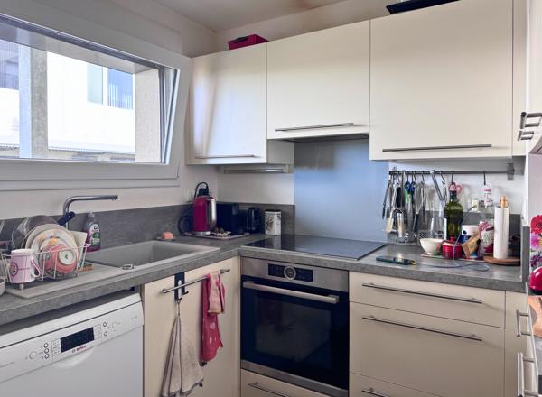 Appartement T3 récent PMR parkings loggia au coeur de Saint-Hélier calme gare à pied