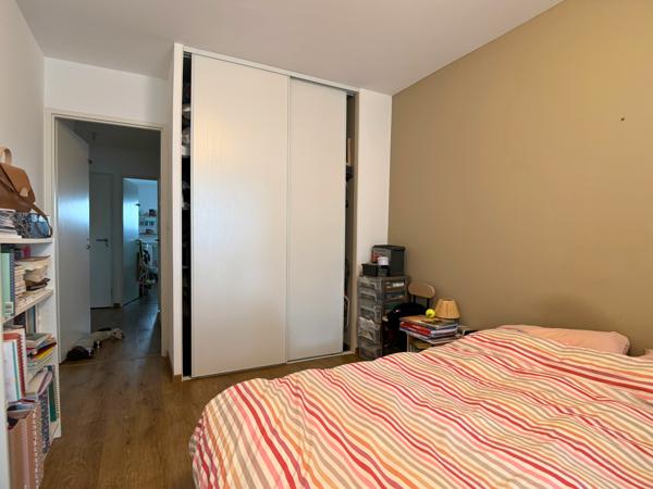Appartement T3 récent PMR parkings loggia au coeur de Saint-Hélier calme gare à pied