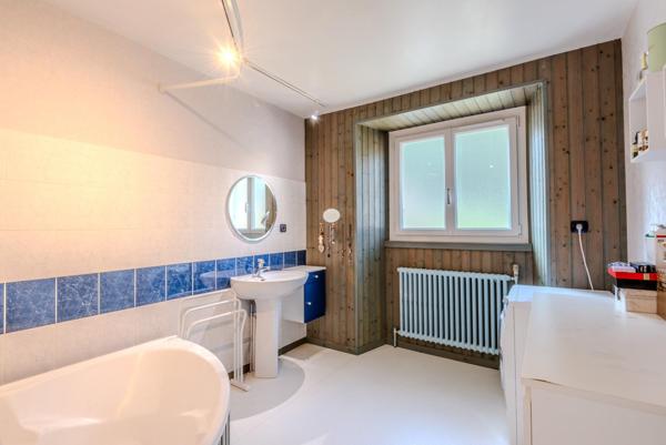 Maison rénovée 357m² habitables (dont un T2)