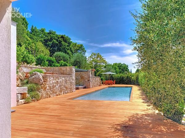 Mougins - À deux pas du Royal Mougins Golf, une propriété confidentielle aux finitions d'exception