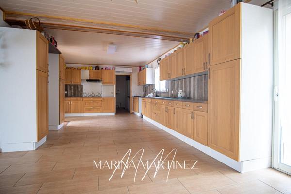 Villa Plain Pied 242 m2 avec jardin et piscine