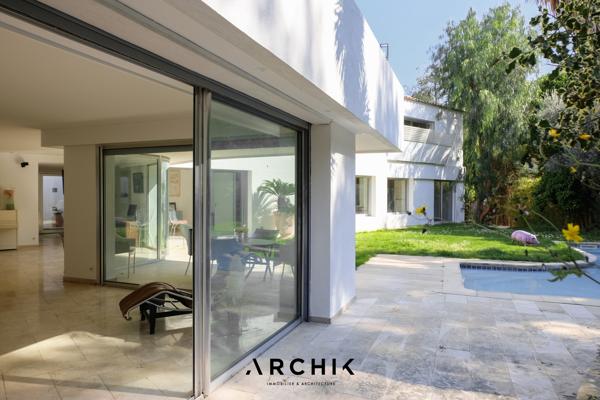 MODERN HOUSE