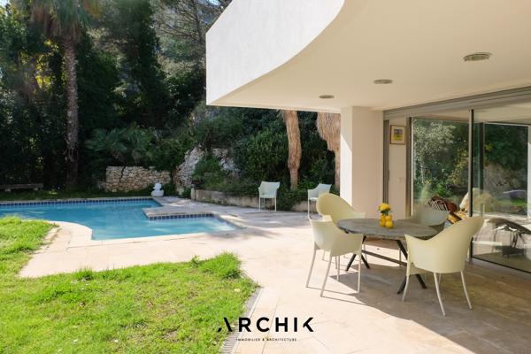 MODERN HOUSE