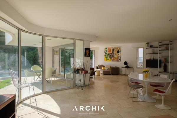 MODERN HOUSE