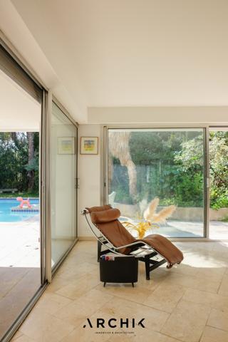 MODERN HOUSE