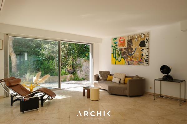 MODERN HOUSE