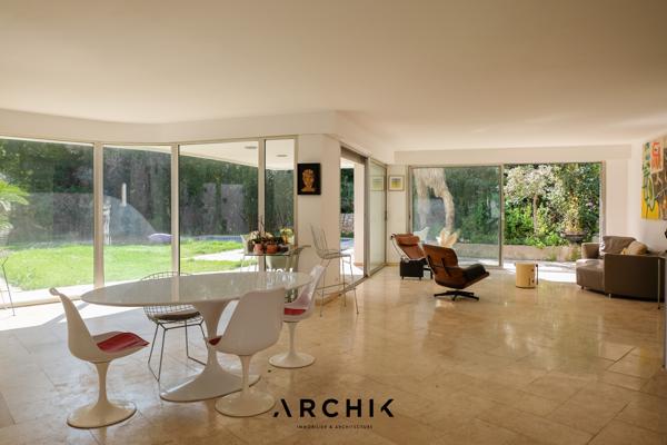 MODERN HOUSE
