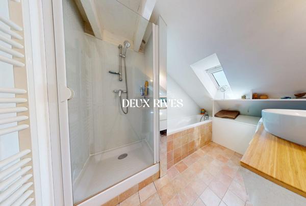 NANTES CENTRE Appartement Loft, coup de coeur de 103 m² au sol, garage, dernier étage