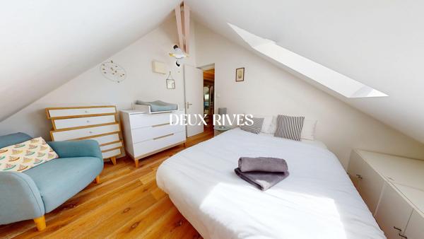 NANTES CENTRE Appartement Loft, coup de coeur de 103 m² au sol, garage, dernier étage