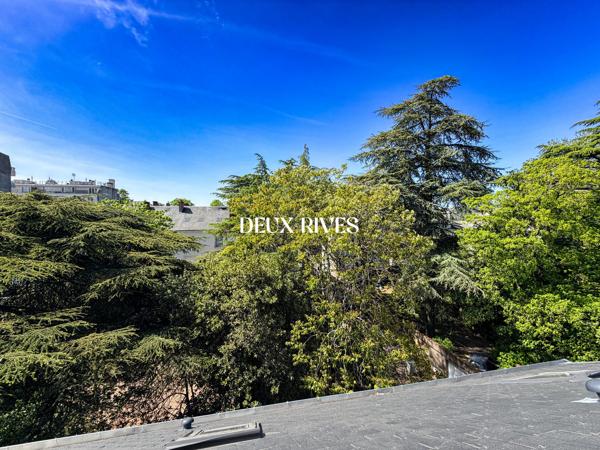 NANTES CENTRE Appartement Loft, coup de coeur de 103 m² au sol, garage, dernier étage