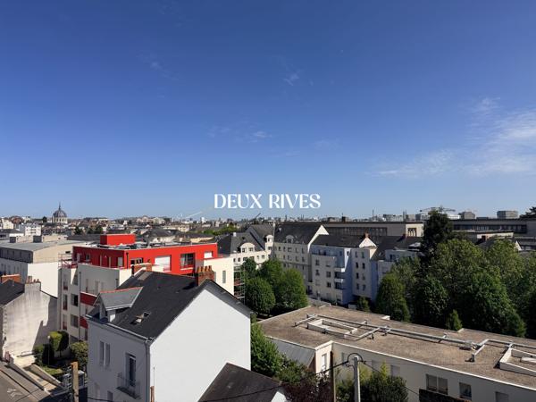 NANTES CENTRE Appartement Loft, coup de coeur de 103 m² au sol, garage, dernier étage