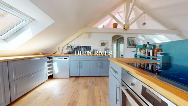 NANTES CENTRE Appartement Loft, coup de coeur de 103 m² au sol, garage, dernier étage