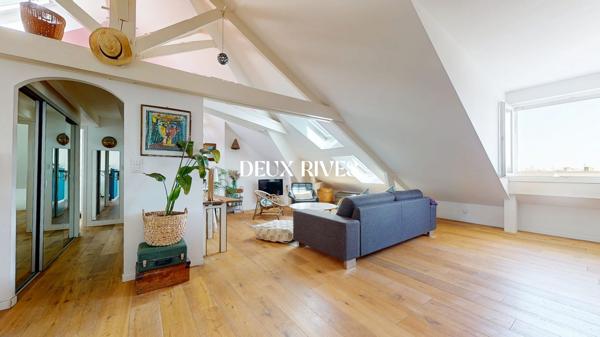 NANTES CENTRE Appartement Loft, coup de coeur de 103 m² au sol, garage, dernier étage