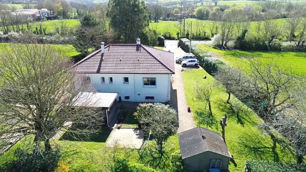 Maison familiale au cadre privilégié entre campagne et bourg