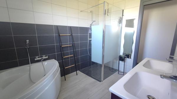 Maison familiale au cadre privilégié entre campagne et bourg