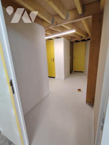 immeuble comprenant une maison d'habitation louée et box de stockage