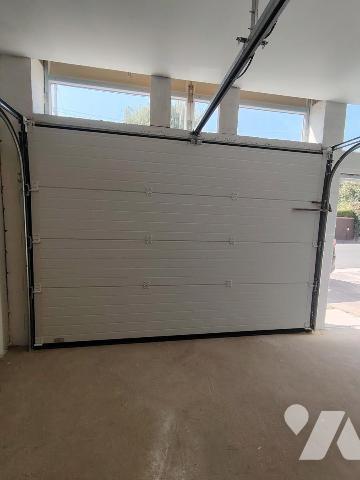 immeuble comprenant une maison d'habitation louée et box de stockage