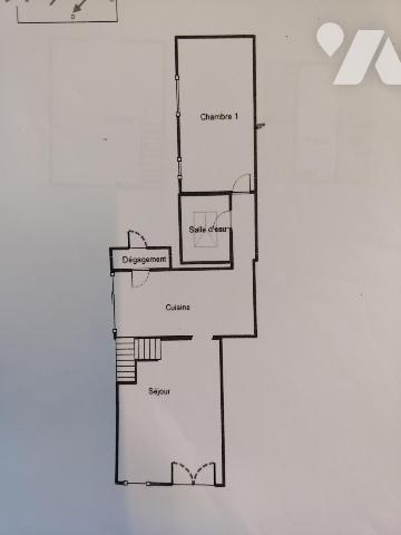 immeuble comprenant une maison d'habitation louée et box de stockage