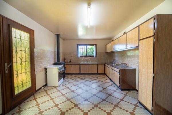 Maison familiale de 4 chambre avec entresol et 3 900 m² de verdure