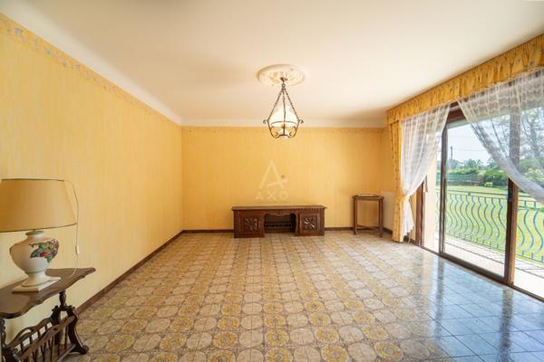 Maison familiale de 4 chambre avec entresol et 3 900 m² de verdure