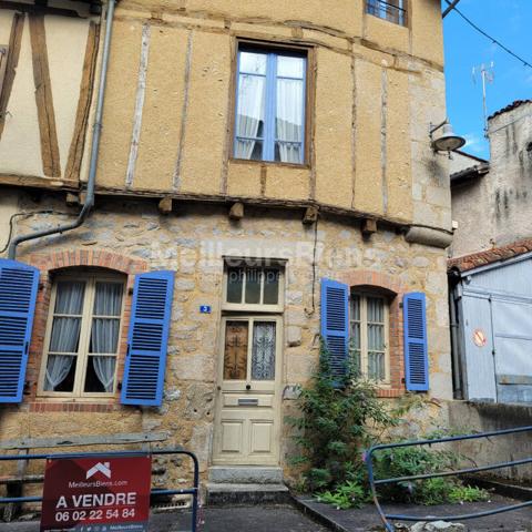 Maison de bourg à rénover avec terrasse