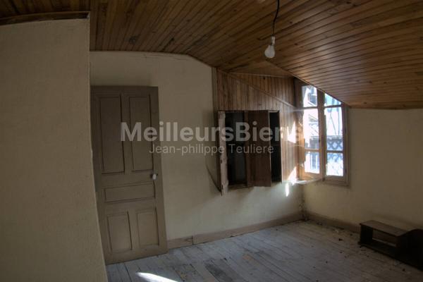 Maison de bourg à rénover avec terrasse